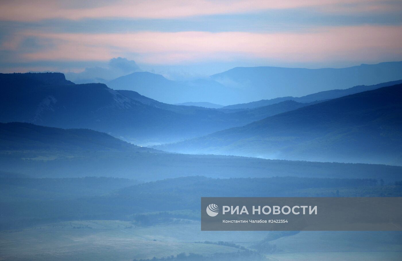 Вид на горы с Сапун-Горы в Севастополе