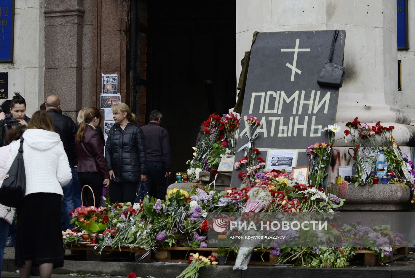 Жители Одессы несут цветы в память о погибших во время пожара в Доме  профсоюзов | РИА Новости Медиабанк