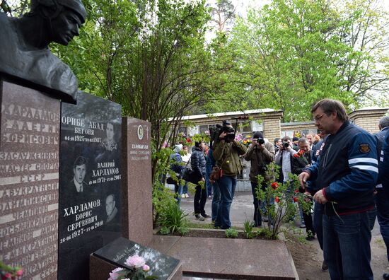 Сборная России по хоккею посетила могилу Валерия Харламова
