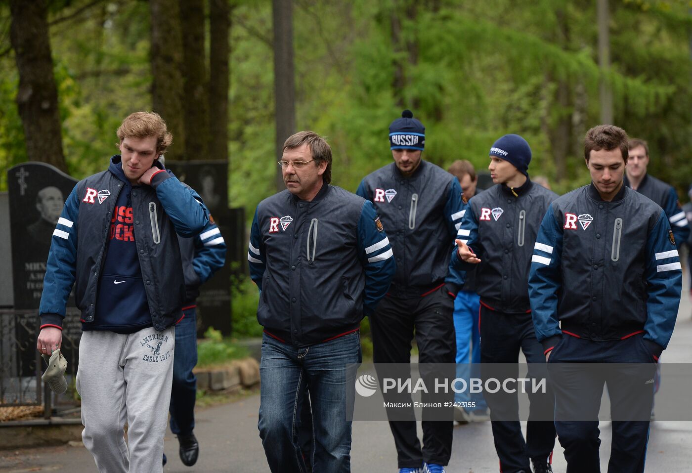 Сборная России по хоккею посетила могилу Валерия Харламова