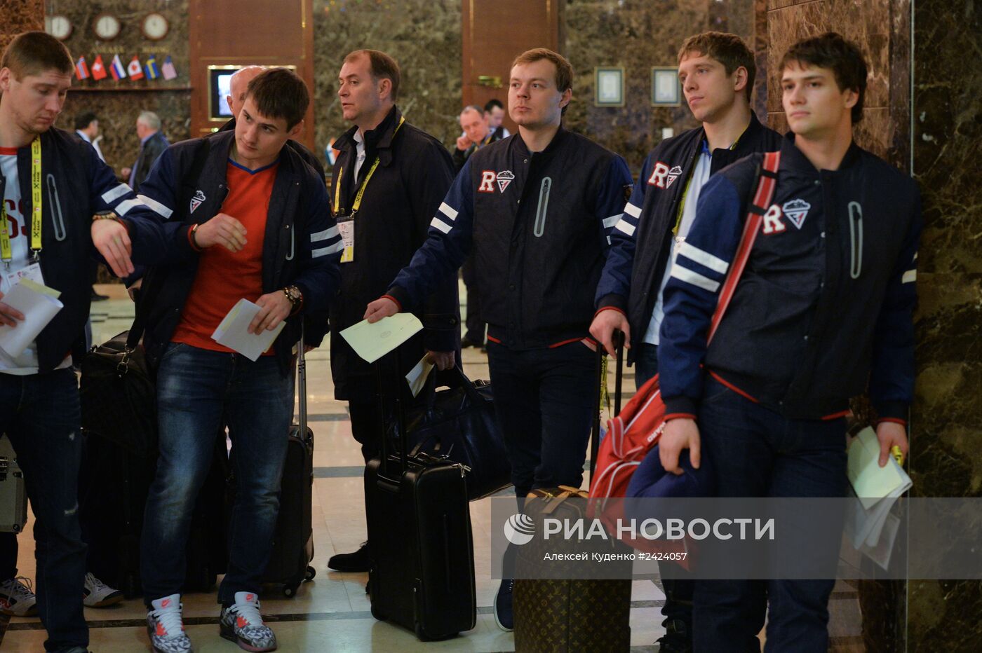 Сборная России по хоккею прилетела в Минск на чемпионат мира
