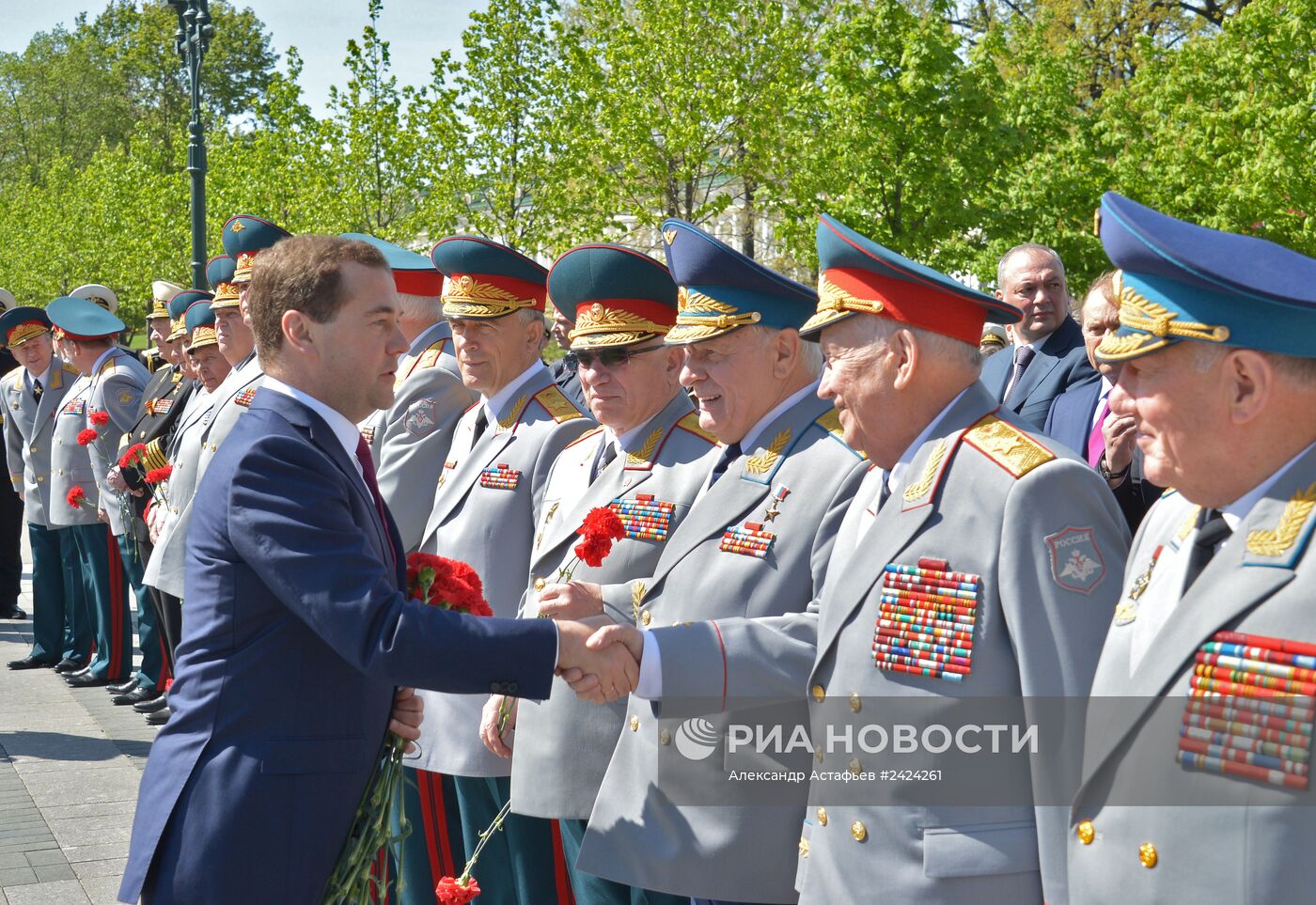 Возложение венка и цветов к Могиле Неизвестного солдата у Кремлевской стены