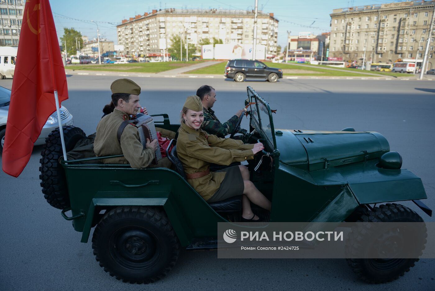 Автопробег ретро-техники "Марш Победы" в Новосибирске