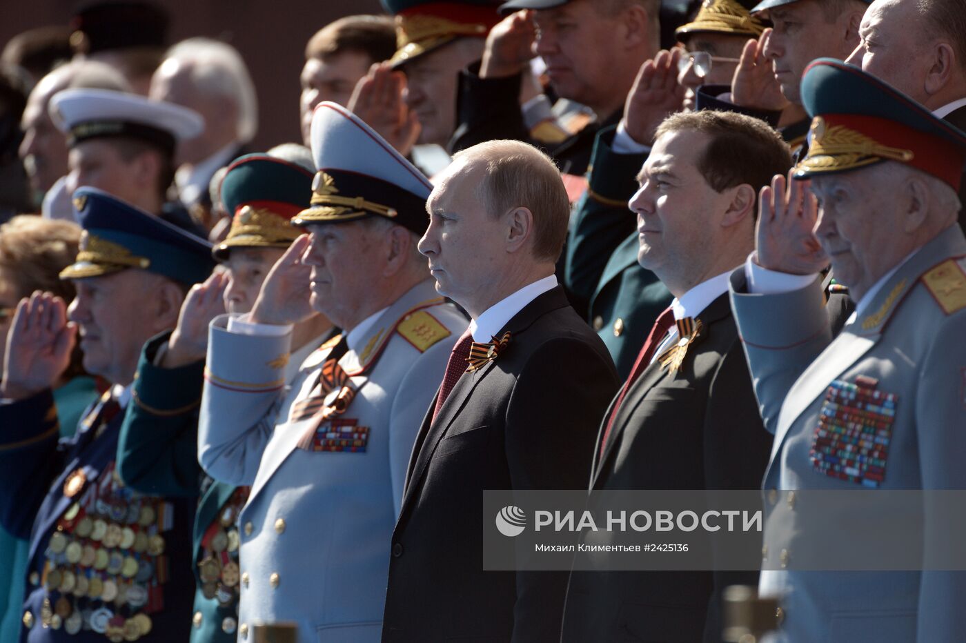 В.Путин и Д.Медведев на параде Победы на Красной площади