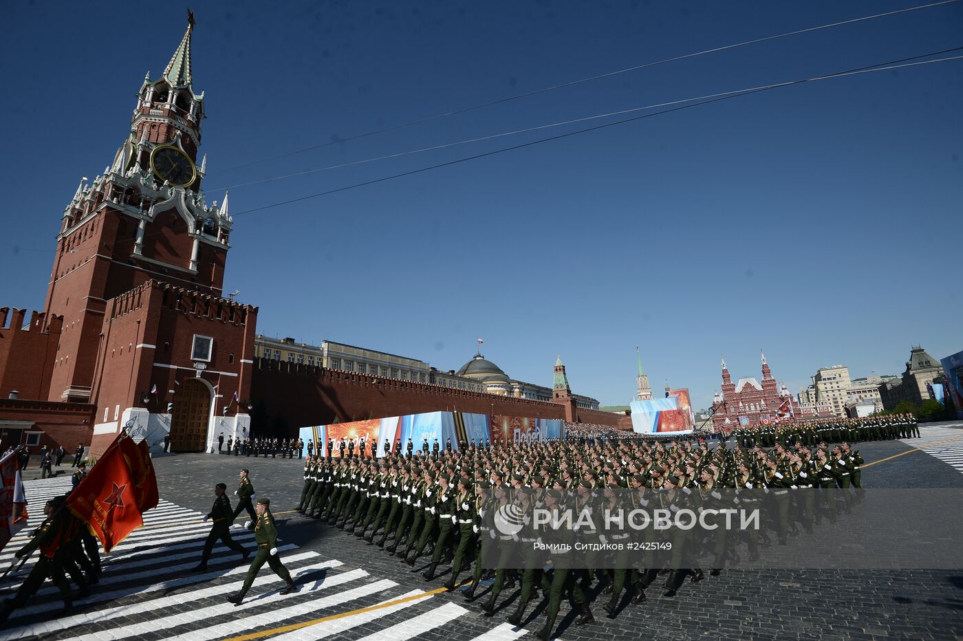 Участие в параде победы. Парад по телевизору. Российские военные на красной площади. Российские войска фото красная площадь.