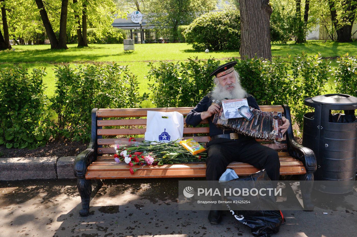 Встреча ветеранов в День Победы в Парке Горького