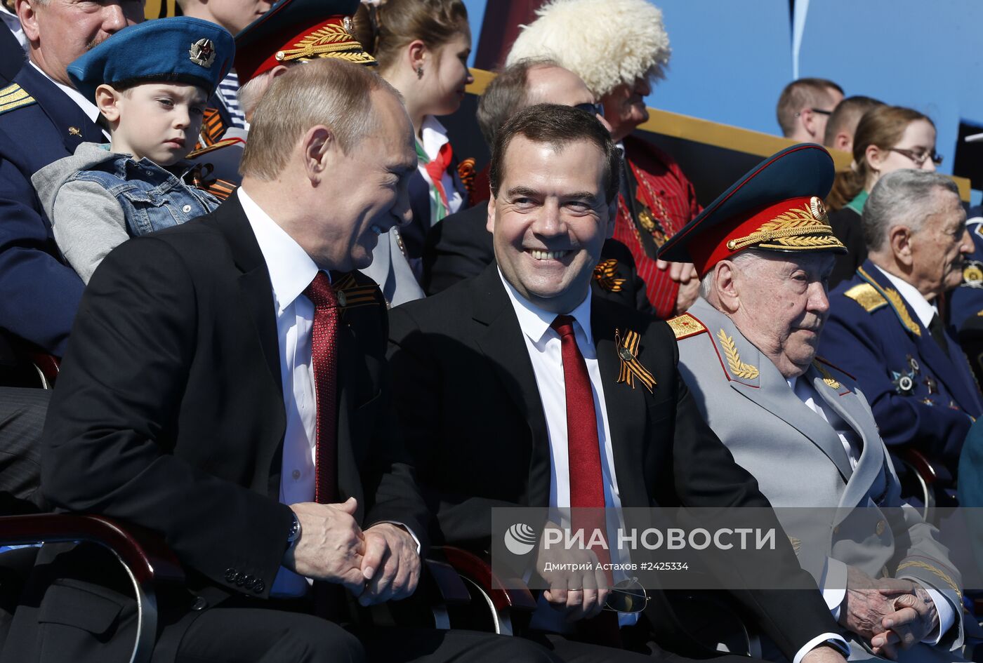 В.Путин и Д.Медведев на параде Победы на Красной площади