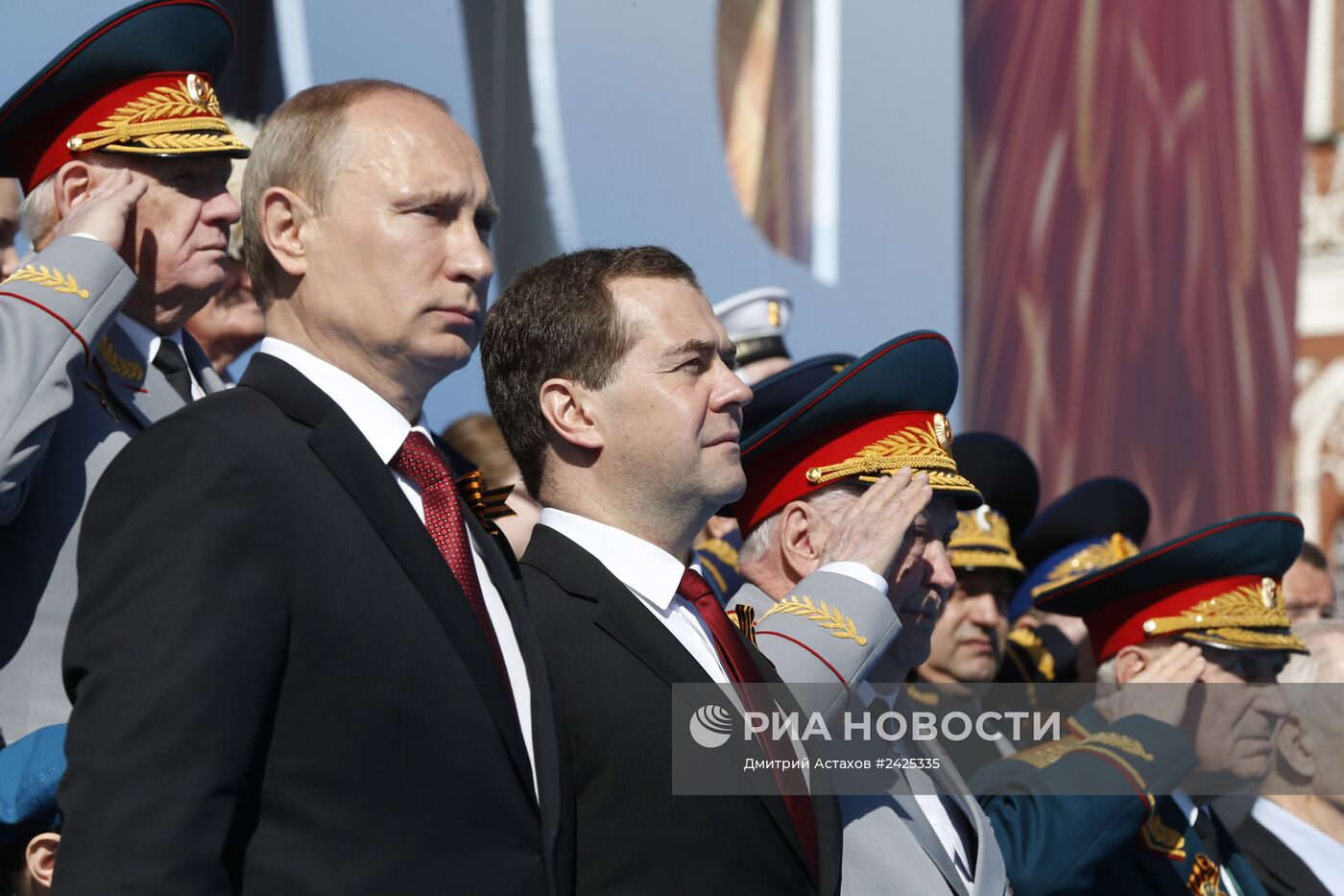 В.Путин и Д.Медведев на параде Победы на Красной площади