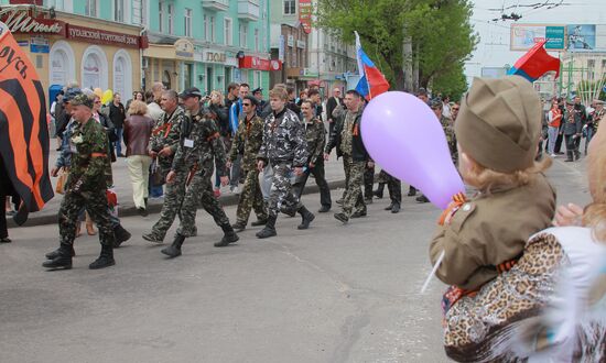 Митинг сторонников федерализации в поддержку референдума в Луганске