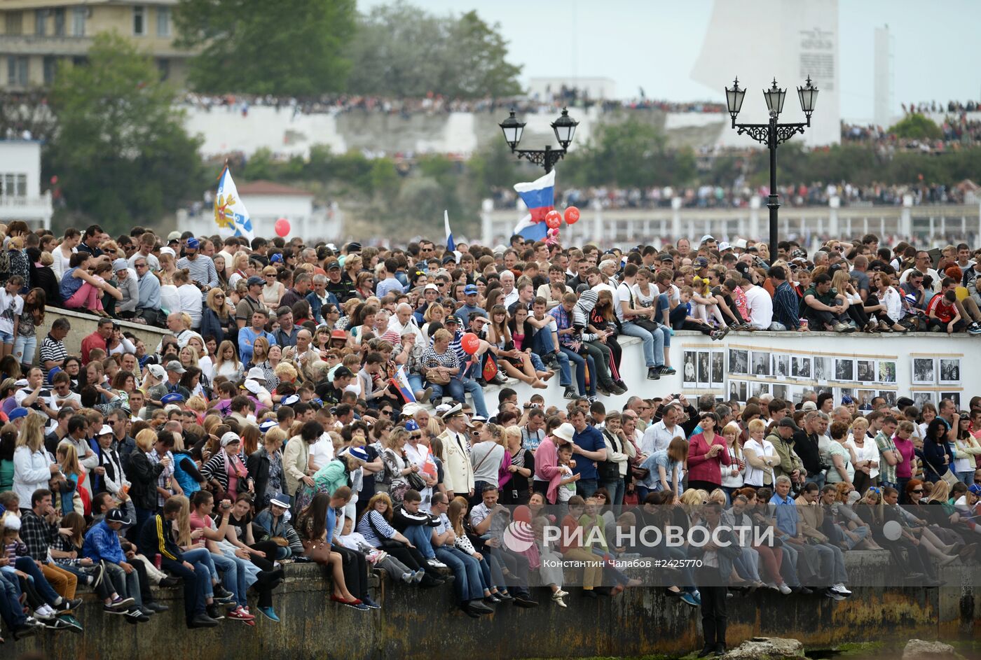 Воздушный парад в Севастополе в честь Дня Победы