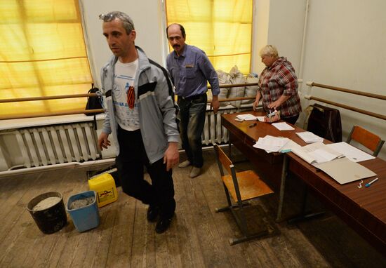 Ситуация в Славянске накануне референдума