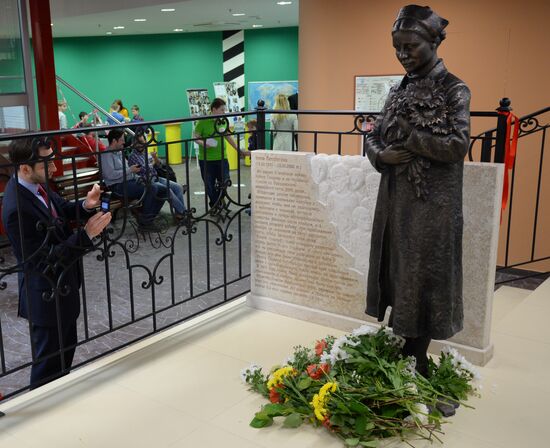 Открытие памятника Ирене Сендлер