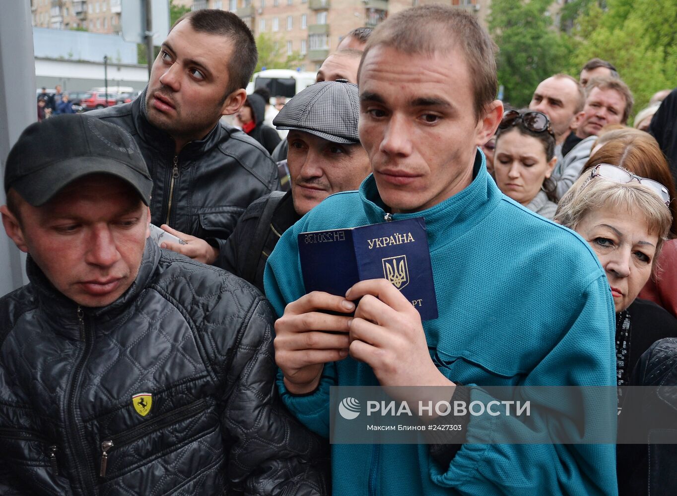 Голосование на референдуме жителей юго-востока Украины в Москве