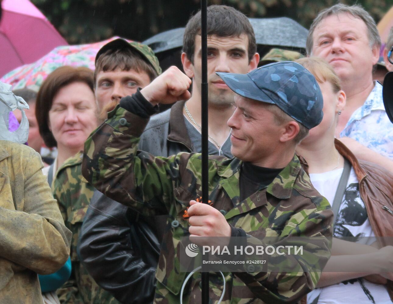 Концерт и митинг, посвященный референдуму о статусе Луганской республики