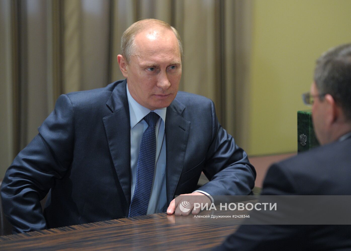 В.Путин провел рабочую встречу с В.Якушевым