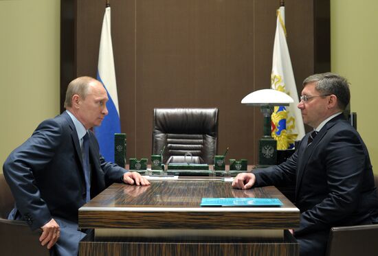 В.Путин провел рабочую встречу с В.Якушевым
