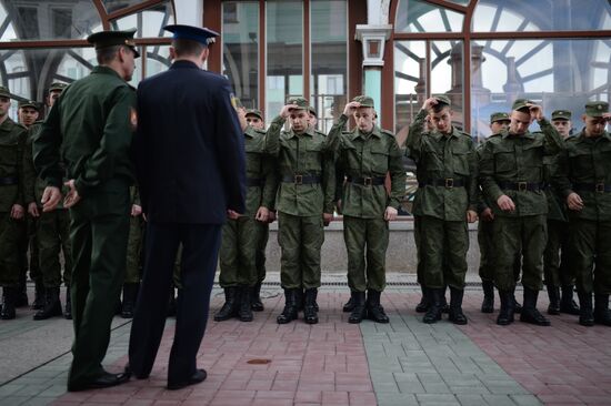 Отправка призывников из Новосибирска в Президентский полк
