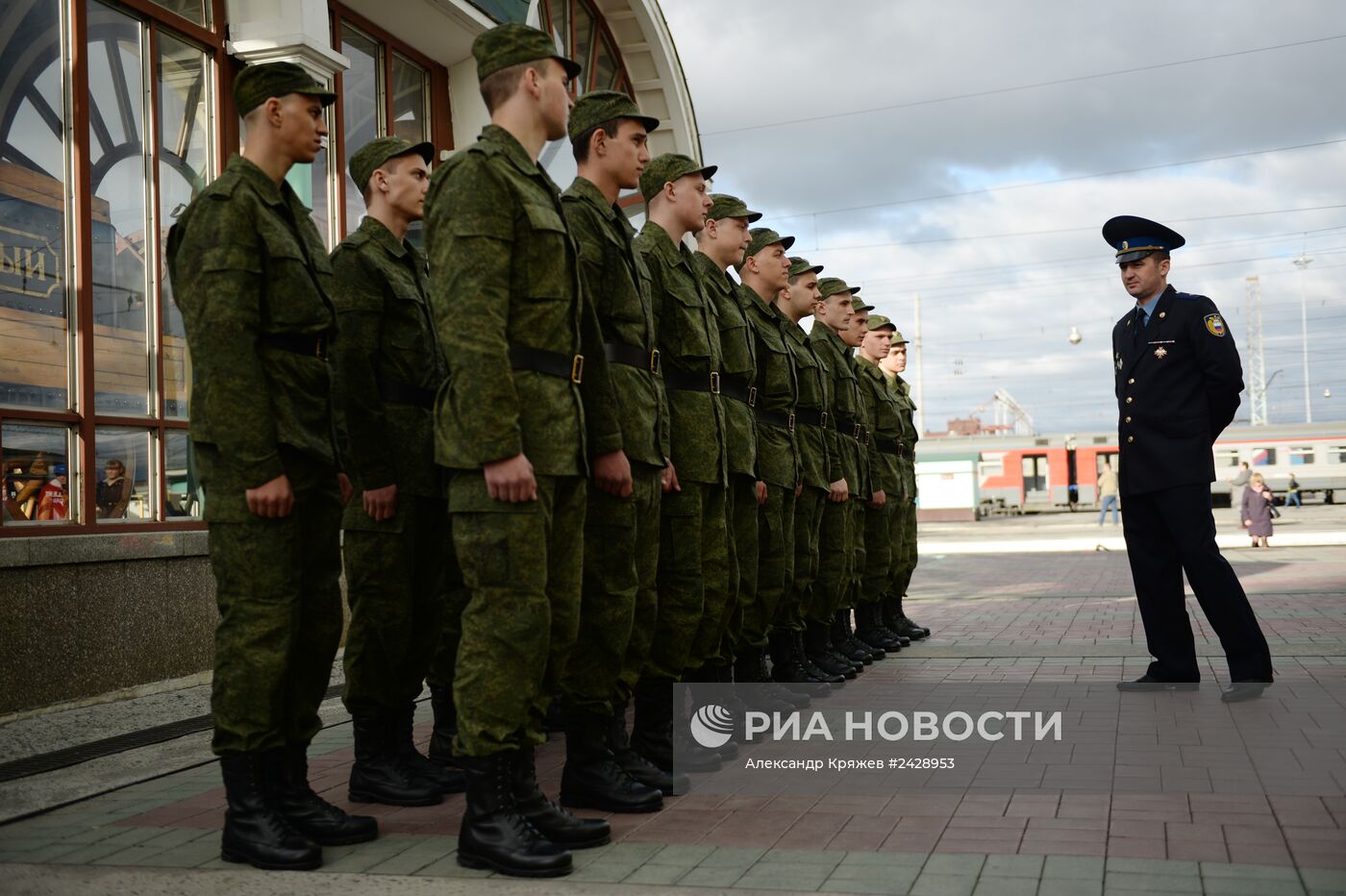 Отправка призывников из Новосибирска в Президентский полк