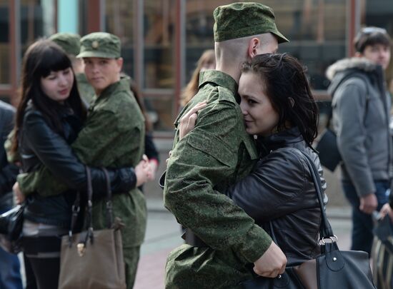 Отправка призывников из Новосибирска в Президентский полк