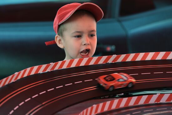 Автовернисаж на Неве