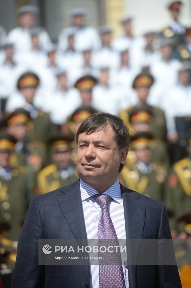 Выступление сводного хора ансамблей Вооруженных сил РФ на Суворовской площади