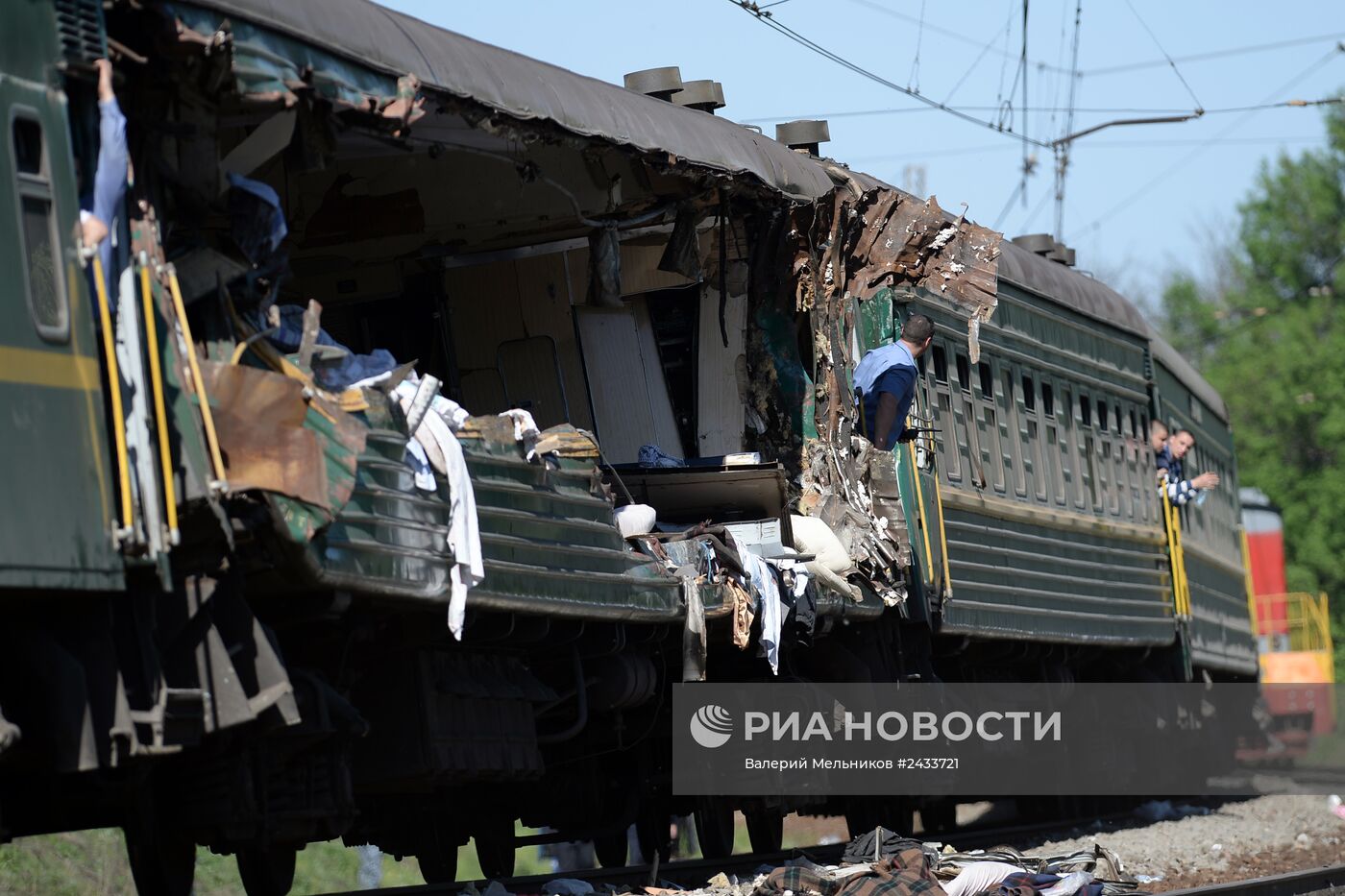 Пассажирский и грузовой поезда столкнулись в Подмосковье