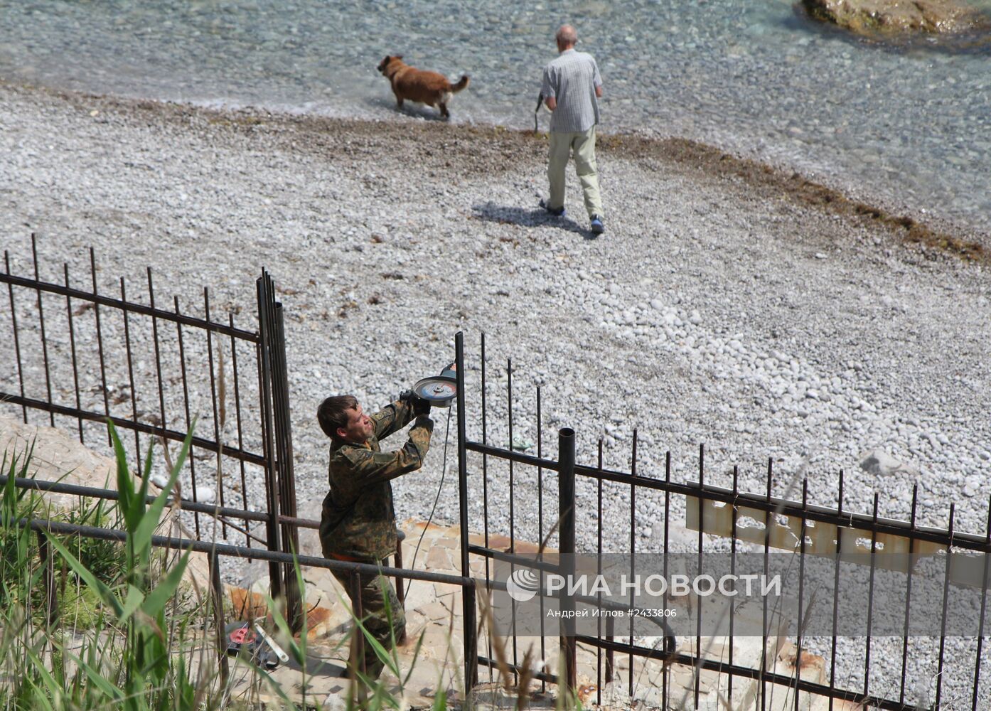 Снос незаконных заборов и ограждений на побережье Крыма