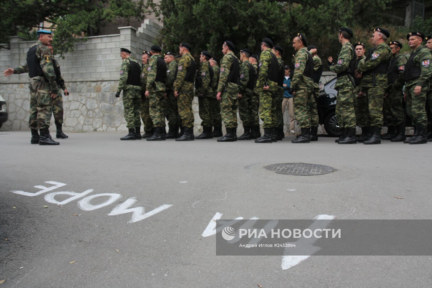 Снос незаконных заборов и ограждений на побережье Крыма