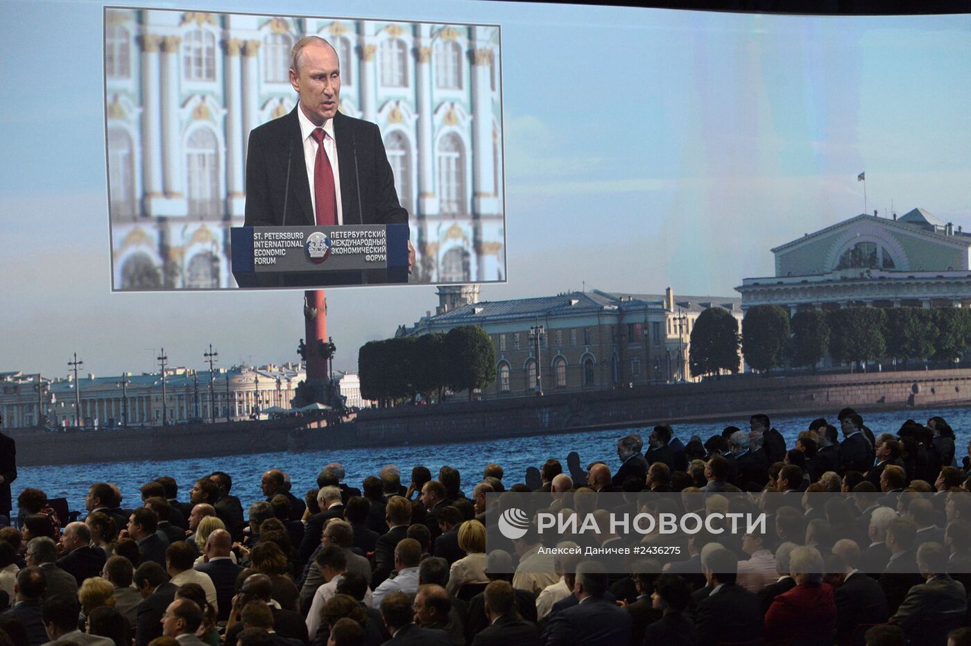 В.Путин принимает участие в работе ПМЭФ в Санкт-Петербурге