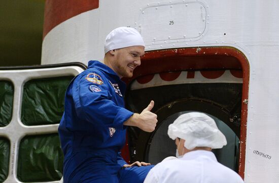 Подготовка к запуску космического корабля "Союз ТМА-13М"