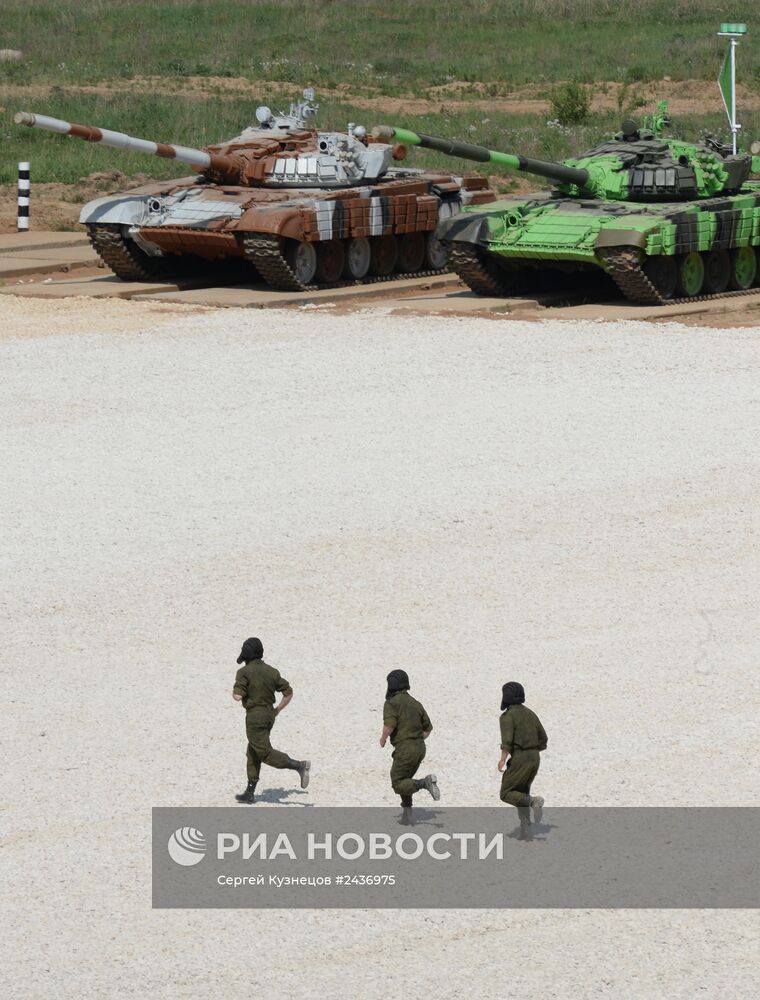 Показ дисциплин танкового биатлона в рамках 3-й конференции по международной безопасности