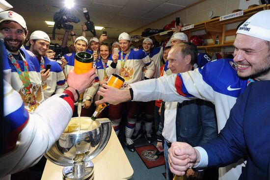 В.Путин посетил финальный матч чемпионата мира по хоккею