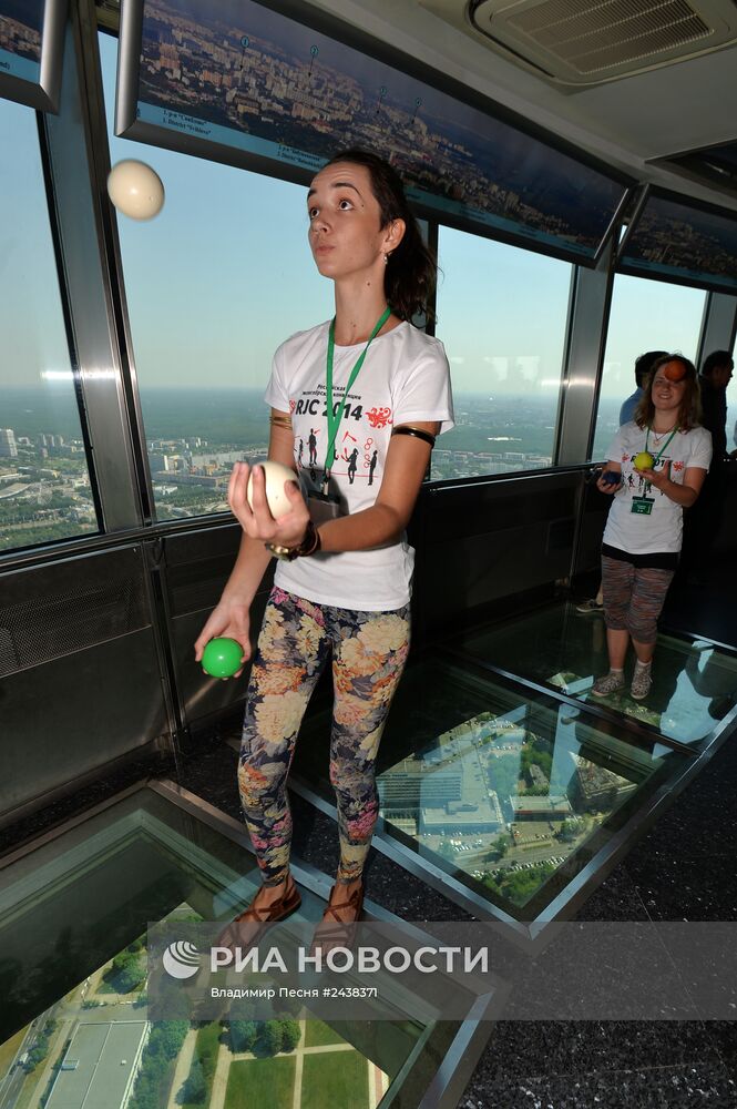 Шоу жонглеров "На высоте" на Останкинской телебашне