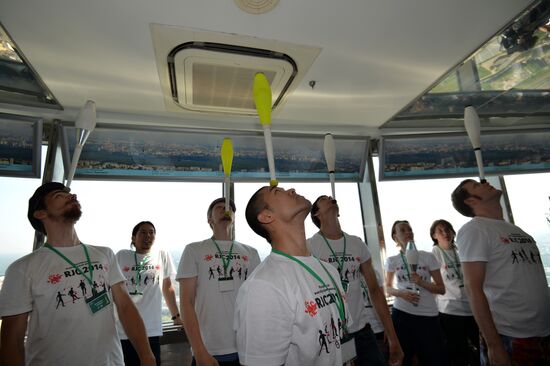 Шоу жонглеров "На высоте" на Останкинской телебашне