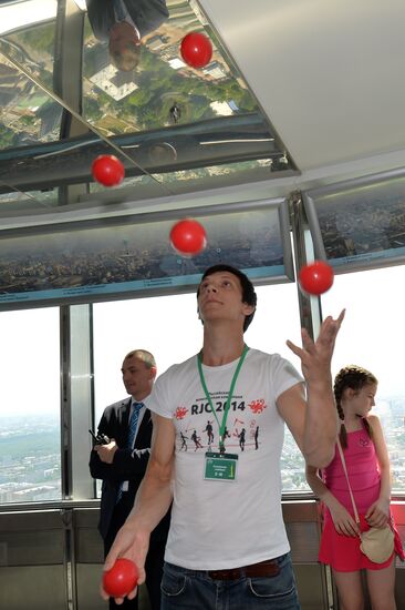 Шоу жонглеров "На высоте" на Останкинской телебашне