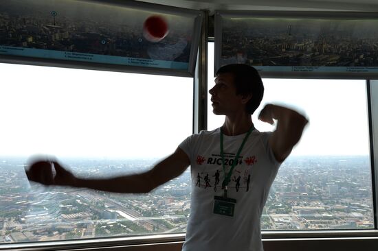 Шоу жонглеров "На высоте" на Останкинской телебашне