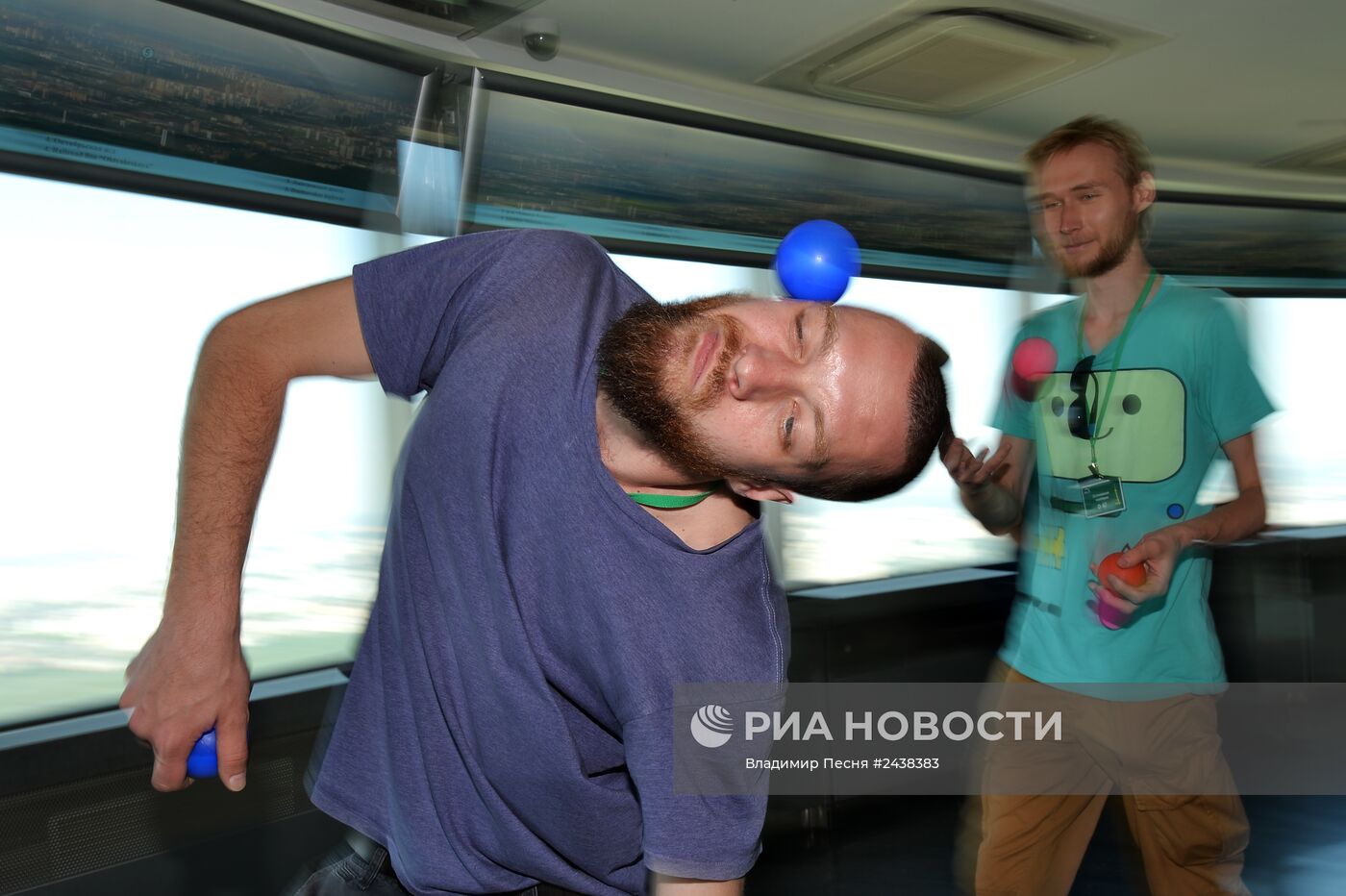 Шоу жонглеров "На высоте" на Останкинской телебашне