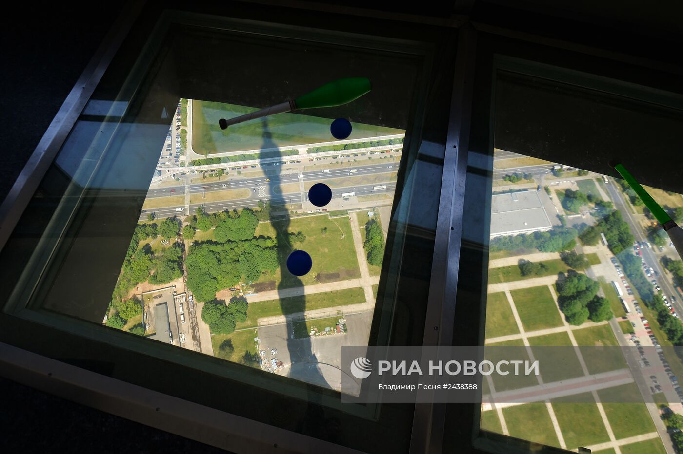 Шоу жонглеров "На высоте" на Останкинской телебашне