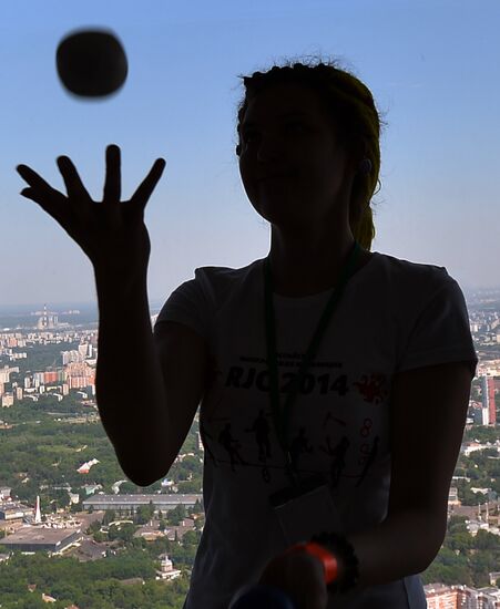 Шоу жонглеров "На высоте" на Останкинской телебашне