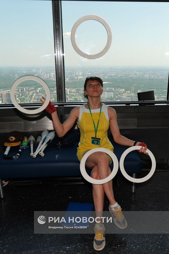 Шоу жонглеров "На высоте" на Останкинской телебашне