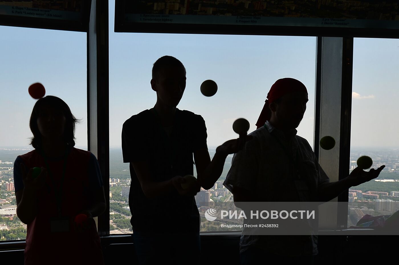 Шоу жонглеров "На высоте" на Останкинской телебашне