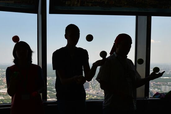 Шоу жонглеров "На высоте" на Останкинской телебашне