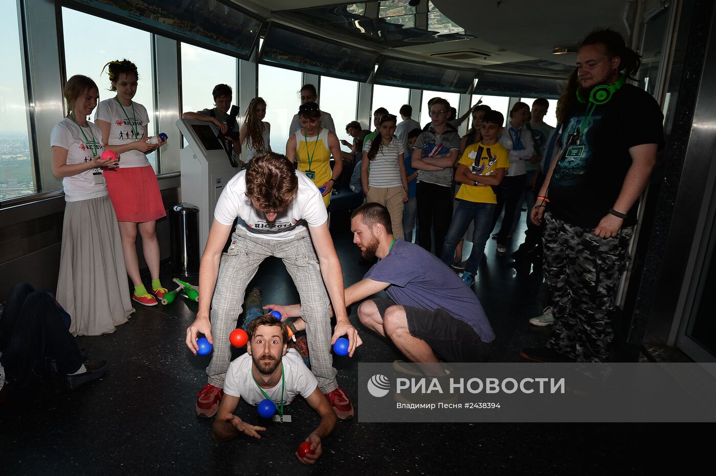 Шоу жонглеров "На высоте" на Останкинской телебашне