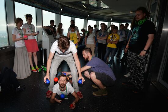 Шоу жонглеров "На высоте" на Останкинской телебашне