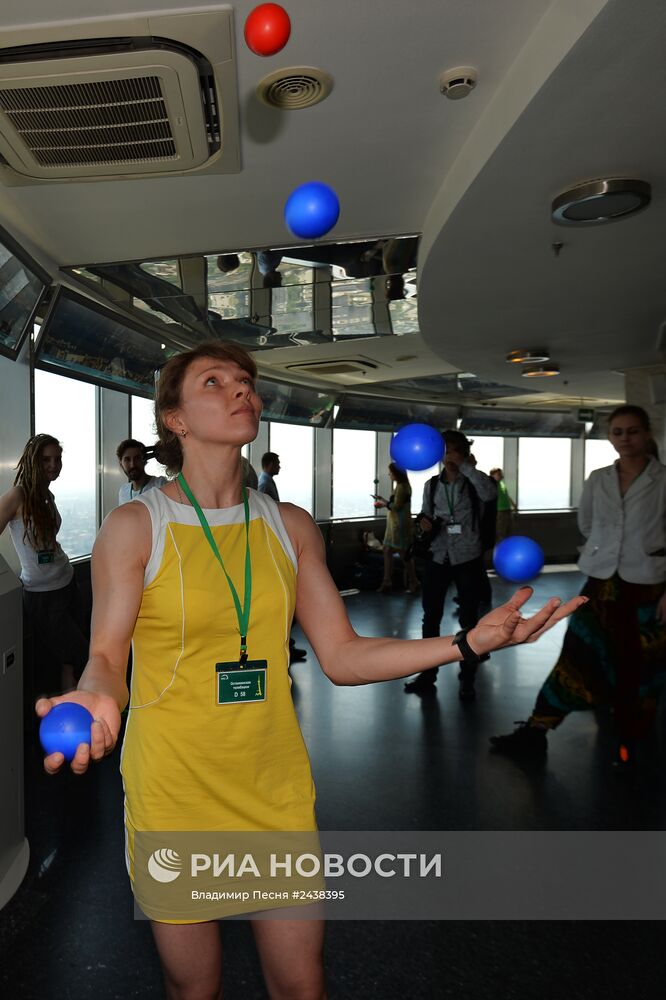 Шоу жонглеров "На высоте" на Останкинской телебашне