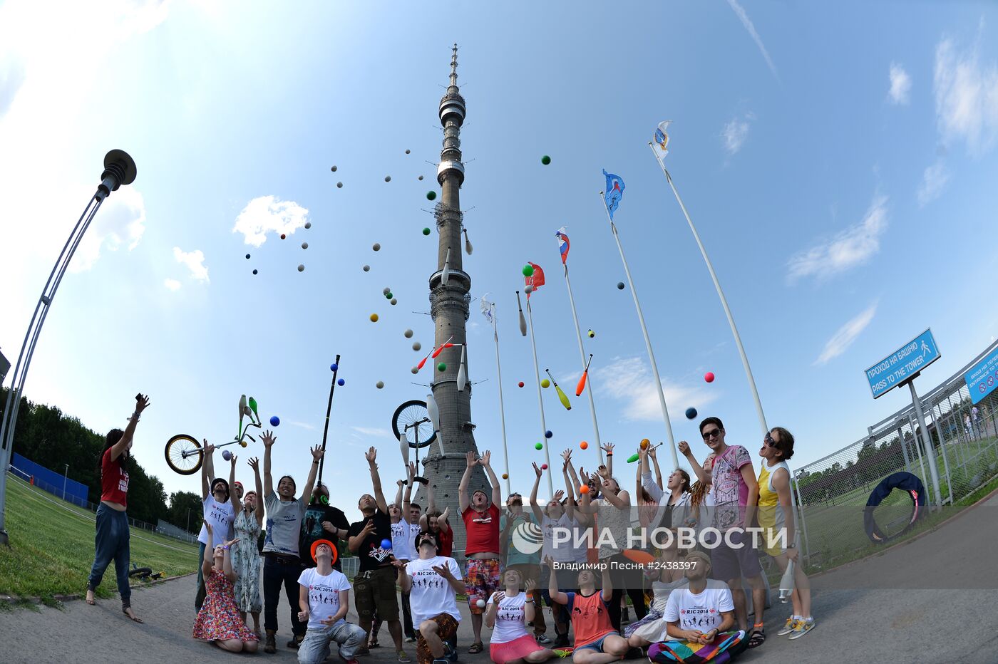Шоу жонглеров "На высоте" на Останкинской телебашне