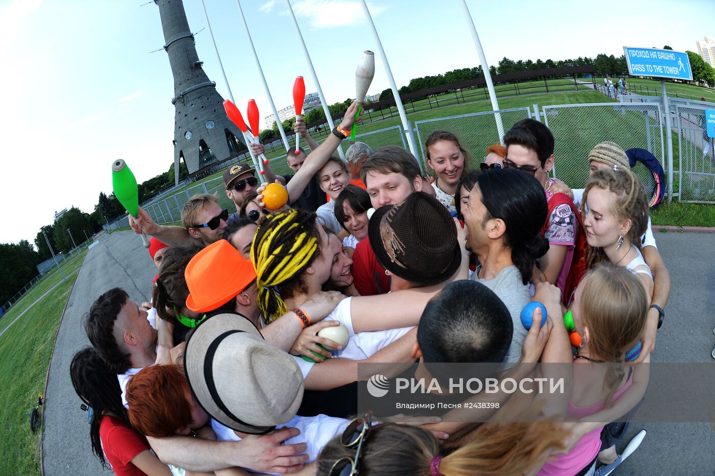 Шоу жонглеров "На высоте" на Останкинской телебашне