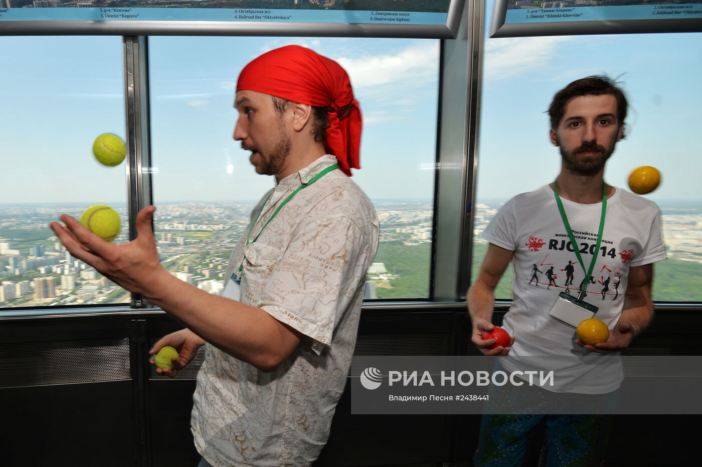 Шоу жонглеров "На высоте" на Останкинской телебашне