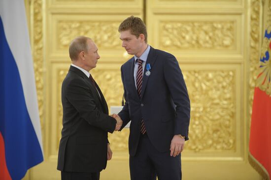 Награждение членов сборной России по хоккею в Кремле