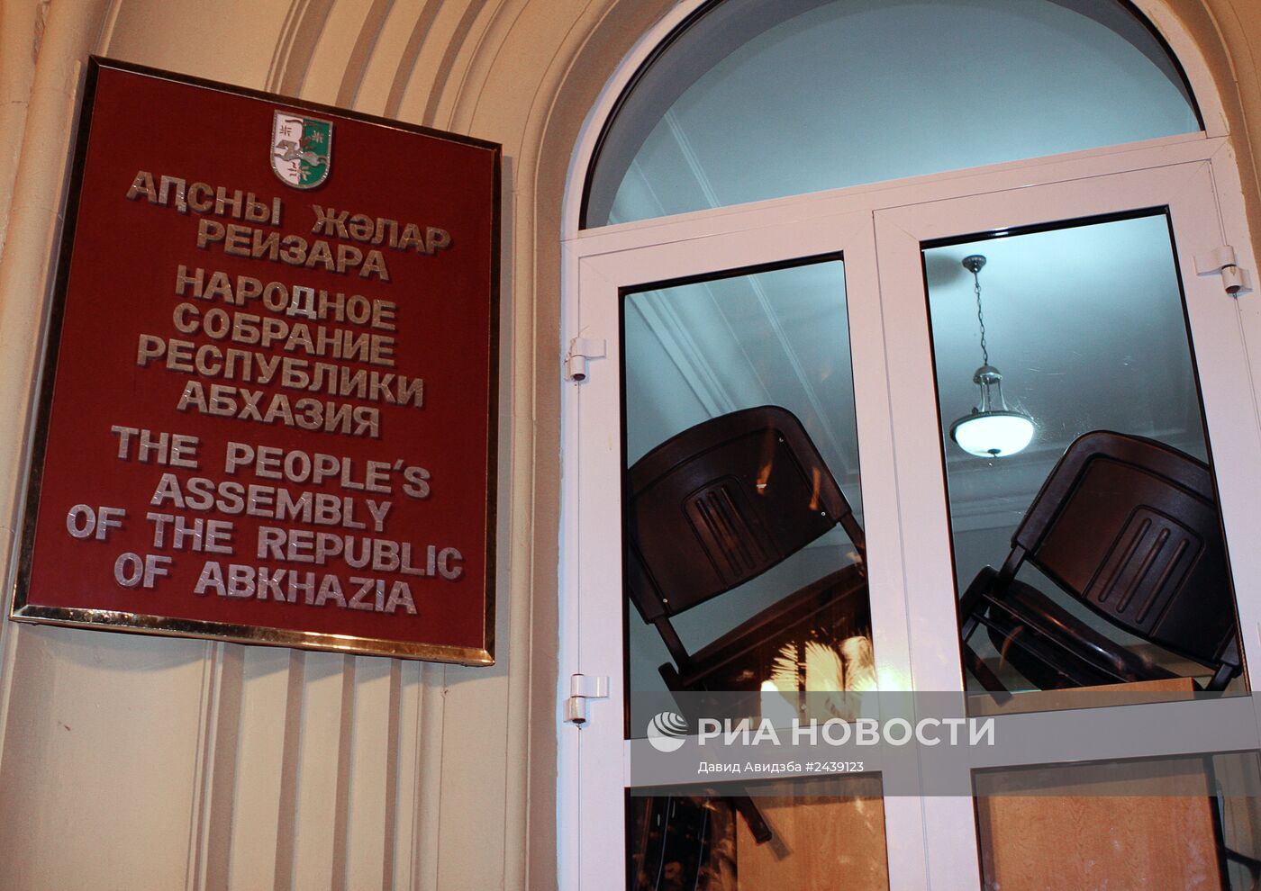 Оппозиционеры ворвались в администрацию президента Абхазии
